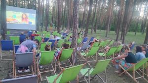 Wystartowała nowa edycja wakacyjnego kina plenerowego w Leśnym zakątku Śląska
